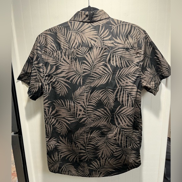 Guess palm leaf short sleeve button down - Picture 3 of 4